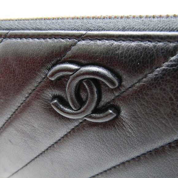 CHANEL Black Lambskin Leather Wallet - Picture 10 of 16